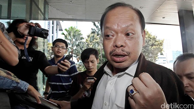 Sutan Bhatoegana penuhi panggilan KPK terkait dengan penetapan dirinya sebagai tersangka dugaan korupsi pada penetapan APBN-P 2013 Kementerian ESDM.