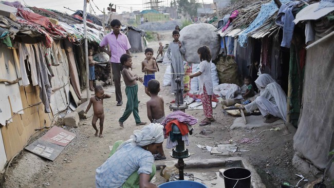 Kehidupan di India tidak ubahnya seperti di Myanmar bagi para Rohingya yang jumlahnya ribuan, penuh diskriminasi dan perlakuan tidak menyenangkan.