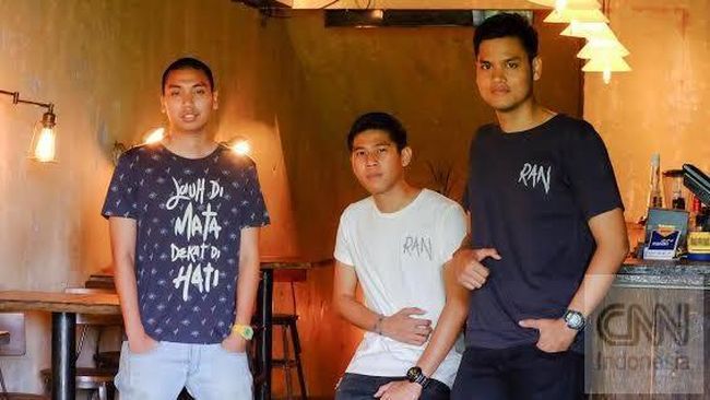 RAN merilis lagu kedua dari proyek Omne Trium Perfectum. Kali ini, giliran Asta Andoko yang menampilkan 'ego' dalam 'Saling Merindu'.
