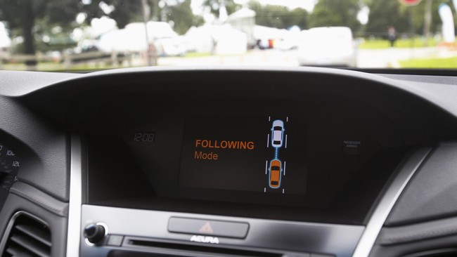 Toyota menilai masih banyak hal yang perlu dikembangkan untuk teknologi mobil pintar bebas kemudi. Saat ini, konsumen masih butuh fitur yang sifatnya menghidur.