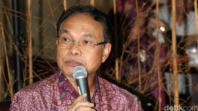 Revisu UU Pemda memberikan kewenangan untuk menteri bisa membatalkan peraturan daerah yang dianggap bermasalah. Mulai dari peringatan hingga pencabutan.