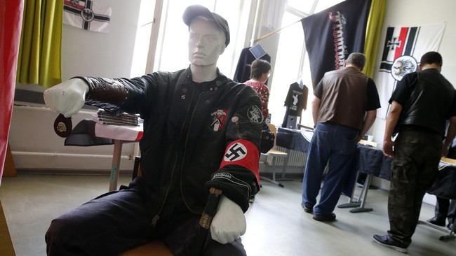 Para pengikut Neo Nazi yang berencana melakukan penyerangan terhadap beberapa penampungan pengungsi asal Timur Tengah dan Afrika dibekuk kepolisian Jerman.