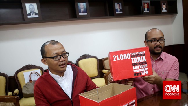 ICW menemukan sedikitnya 10 aturan yang memanjakan koruptor seperti vonis untuk para koruptor cenderung menghukum dan tidak memiskinkan.