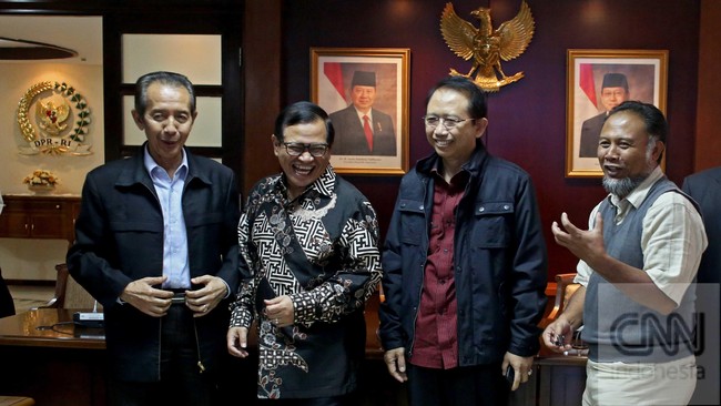 Setidaknya 13 kader Partai Demokrat yang terpilih sebagai anggota legislatif 2014-2019 terlibat kasus dugaan korupsi.