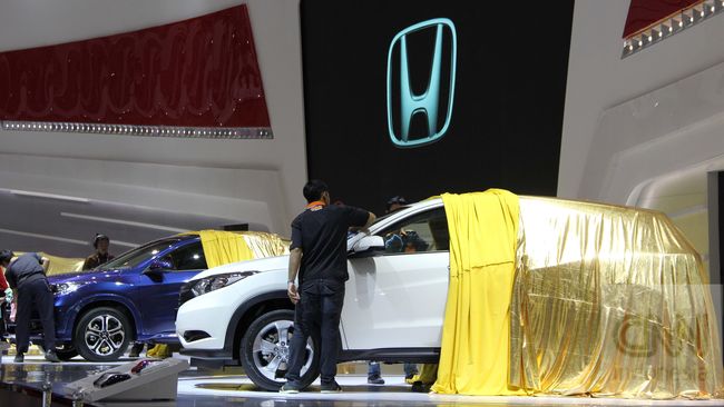 Mobil Bermasalah Gaji Bos Honda Dipotong