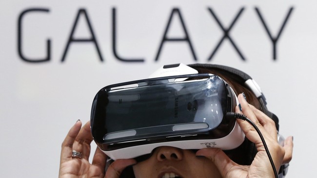 Samsung telah membuka pemesanan untuk headset realitas maya Gear VR. Pengiriman perangkat ini dijadwalkan mulai pada awal Desember 2014.