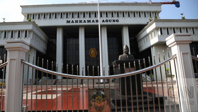 Dari 12 gugatan uji maeri soal eks napi korupsi dilaran jadi caleg, MA hanya menerima dua permohonan. Walaupun begitu, keputusan berlaku untuk semua.