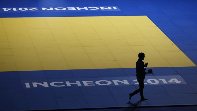 Pasangan ganda putri bulutangkis Indonesia Greysia Polii dan Nitya Krishinda melaju ke babak perempatfinal cabang bulutangkis di Asian Games 2014.