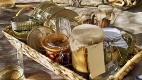 Restoran Tincan, Hanya Ada Menu Makanan Kaleng