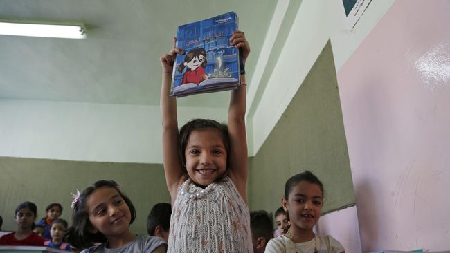 KPAI melaporkan penulis dan penerbit buku Saatnya Aku Belajar Pacaran ke Bareskrim Mabes Polri karena dianggap melanggar tiga norma.