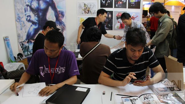 Tak sekadar merambah perusahaan komik asing, sejumlah komikus Indonesia mencoba melawan gempuran komik asing dengan memproduksi komik dengan tokoh pewayangan.