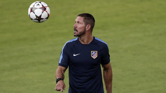 Dikabar diincar untuk gantikan Manuel Pellegrini menukangi Manchester City, dukungan justru mengalir agar Diego Simeone tetap bersama Atletico Madrid.