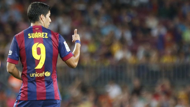 Meski berhasil mencetak 31 gol dan menjadi pemain terbaik Liga Inggris musim lalu, Suarez tidak dimasukkan FIFA pada daftar nominasi Ballon d'Or 2014.