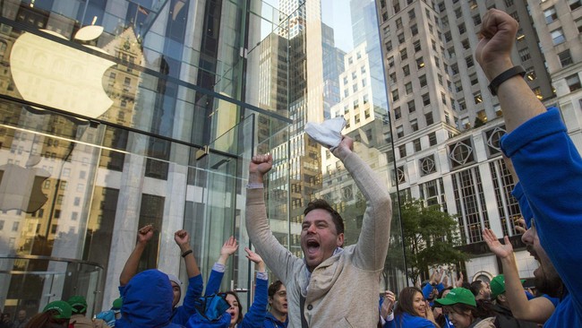 Pendapatan yang diraih para pengembang aplikasi Apple App Store jauh lebih tinggi mengalahkan pendapatan industri perfilman Hollywood di Amerika Serikat.