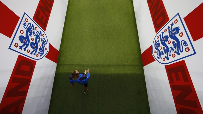 Jeda antara semi final dan final yang mencapai empat pekan membuat manajer Reading kecewa. Menurutnya hal tersebut merugikan tim yang ia asuh.