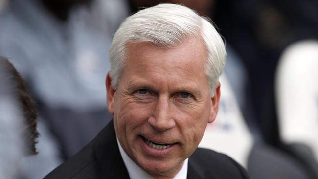 Crystal Palace mengumumkan bahwa mereka telah mengikat Alan Pardew menjadi manajer baru mereka dengan kontrak selama tiga setengah tahun.