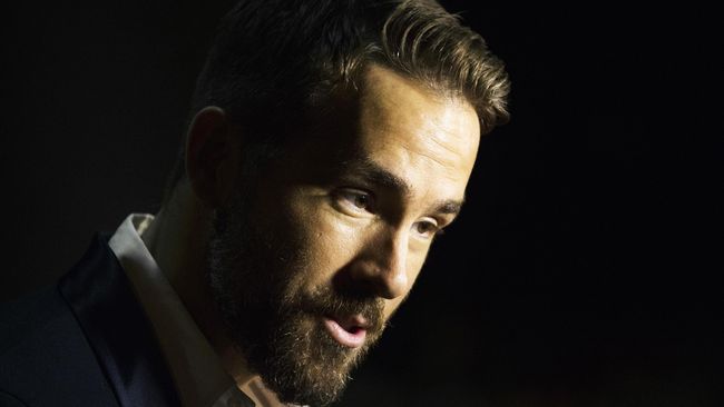 Ryan Reynolds dikalahkan Ryan Gosling dalam kategori Aktor Film Musikal/ Komedi Terbaik Golden Globes 2017.