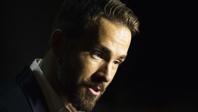 Tak Jadi Aktor Terbaik, 'Deadpool' Cium 'Spider-Man'