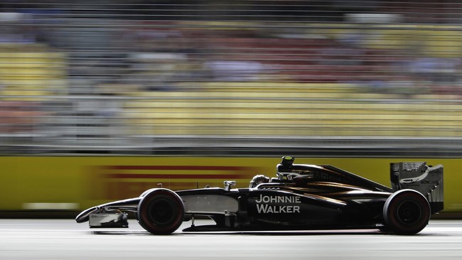 Tim balap F1 McLaren telah mengakhiri kerja samanya dengan penyuplai mesin, Mercedes. Tim itu mulai menguji mesin baru dari Honda untuk musim balap mendatang.