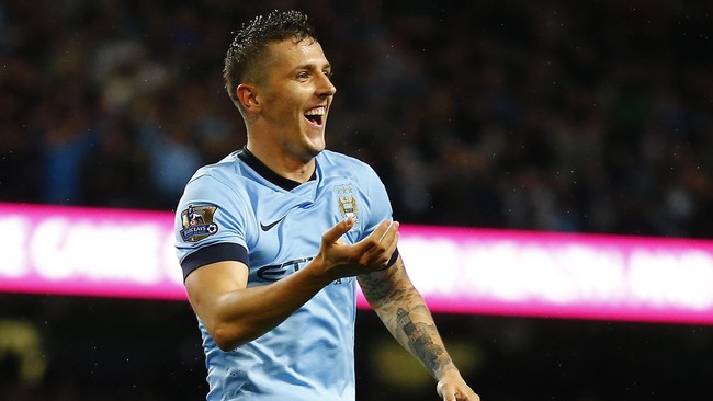 Tak kunjung mendapat tempat inti dalam skuat Manchester City, Stevan Jovetic ingin mencoba peruntungan kembali di Italia sebagai pemain pinjaman.