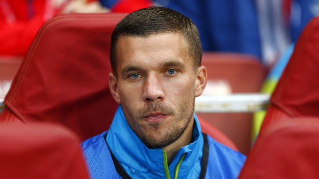 Lukas Podolski resmi gantung sepatu dari tim nasional sepak bola Jerman setelah sinarnya meredup di Piala Eropa 2016.