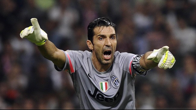 Menurut Gianluifi Buffon, Iker Casillas telah melakukan banyak hal untuk Real Madrid sehingga seorang legenda sepertinya tak pantas dicemooh.