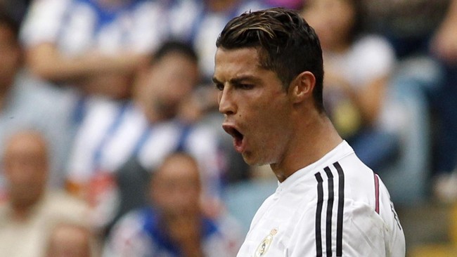 Ronaldo hanya butuh delapan menit untuk menciptakan hattrick di babak pertama saat Real Madrid mengalahkan Granada di Santiago Bernabeu, Minggu (5/4).