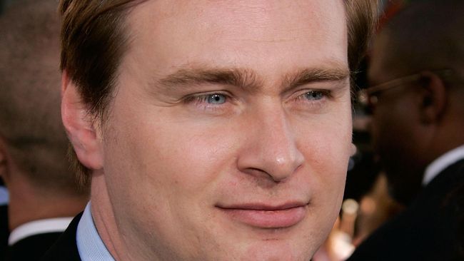 Meskipun urung menyutradarai film James Bond, Nolan memastikan dirinya tak akan melewatkan aksi agen rahasia Inggris rekaan Ian Flemming.