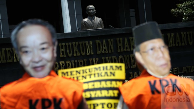Perilaku koruptif harus dibenci. Namun, hal tersebut bukan menjadi alasan untuk memperlakukan koruptor secara tidak manusiawi.