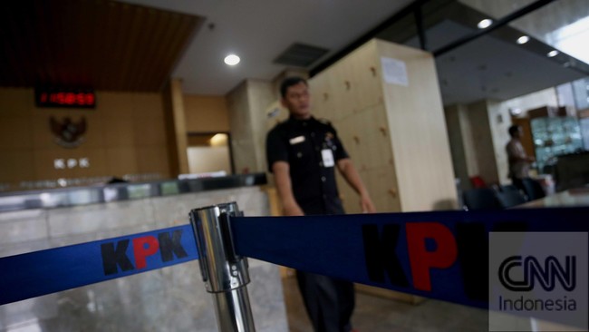 Wakil Ketua Badan Legislasi DPR Firman Soebagyo menyebut sejak awal pemerintah yang mendesak revisi UU KPK masuk dalam prolegnas prioritas 2015.