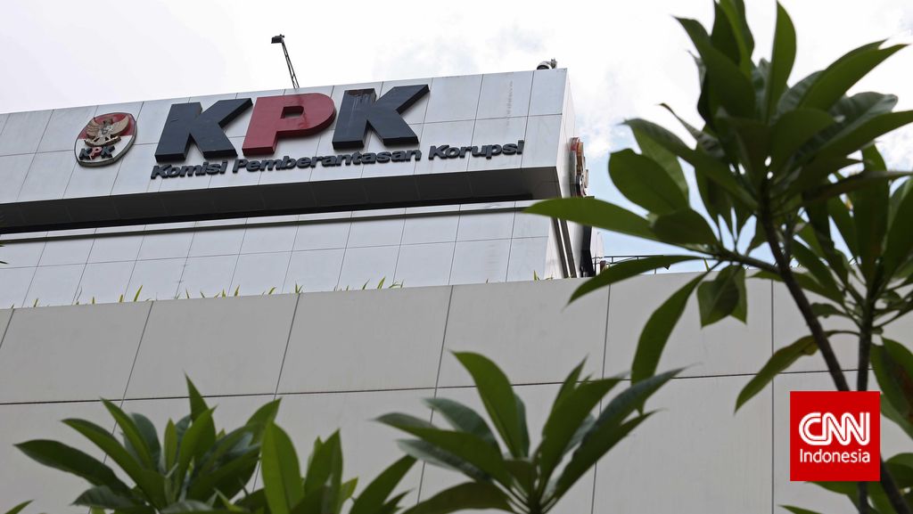 Bupati Tulungagung Gatut Sunu Wibowo Tiba di Gedung KPK usai Kena OTT