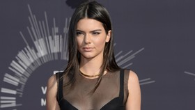 Nama Kendall Jenner Dicatut Majalah Gosip