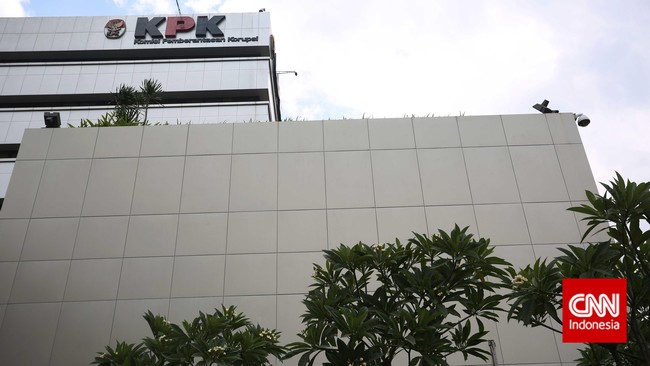 Walikota Tangerang Selatan Airin akan memberikan kesaksian atas kasus yang menjerat sejumlah pejabat di Dinas Kesehatan Tangsel sebagai tersangka.