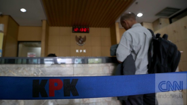 Komisi Pemberantasan Korupsi kian intensif mendalami kasus korupsi proyek Wisma Atlet. Giliran mantan ketua Komisi X DPR, Mahyudin diperiksa.