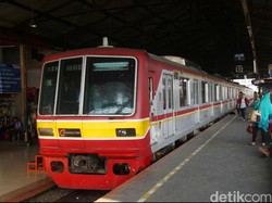 Menegangkan! Penumpang Jatuh ke Peron di Stasiun Manggarai