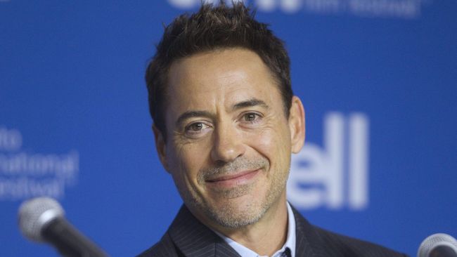 Ada Kurcaci Di Puncak Pohon Natal Robert Downey Jr