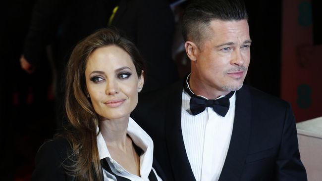 Pasangan Jolie-Pitt ditengarai memiliki sejumlah benda seni bernilai tinggi, seperti karya Dom Pattinson dan Banksy, yang setara US$25 juta.