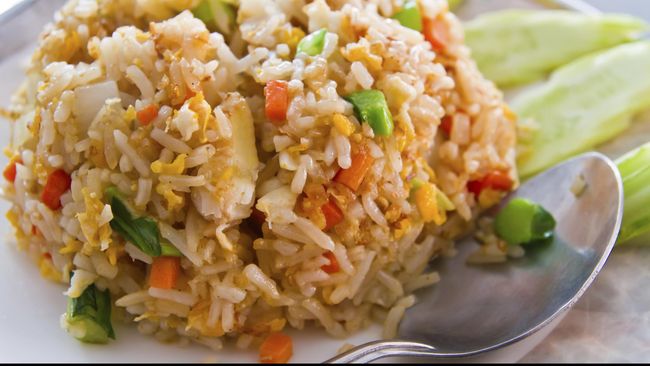 Nasi goreng sehat ini juga aman dikonsumsi bagi penderita diabetes, mengontrol tekanan darah, mencegah serangan jantung.