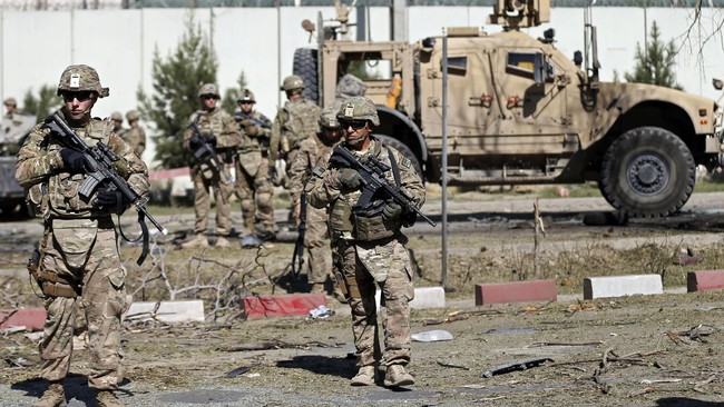 Serangan pesawat tanpa awak Amerika Serikat ke daerah perumahan milik kelompok militan Taliban mengakibatkan delapan anggota kelompok militan itu tewas.