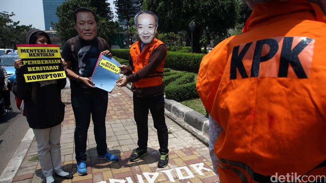 Walhasil efek jera yang seharusnya timbul dari penghukuman dirasa masih sangat lemah, sehingga mengakibatkan perbuatan yang bersifat koruptif berulang.