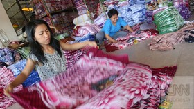 Menanti 'Kemesraan' Perancang Busana dan Produsen Tekstil