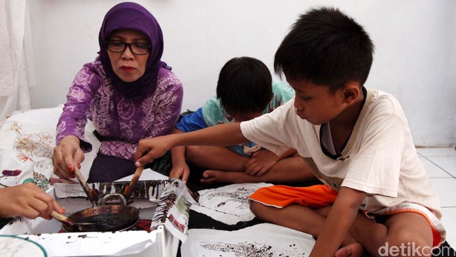 Revisi UU Perlindungan Anak akhirnya disahkan oleh Dewan Perwakilan Rakyat, Kamis (25/09). Sayangnya, sanksi bagi pelaku kejahatan anak terlalu enteng.