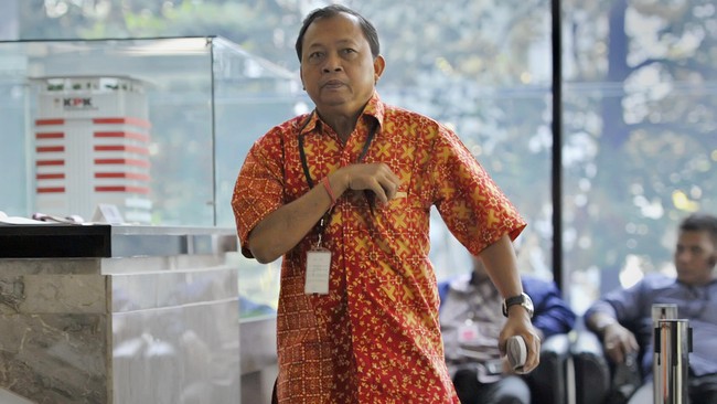 Politikus Partai Demokrasi Indonesia Perjuangan, I Wayan Koster,&nbsp;diperiksa KPK terkait kasus korupsi pembangunan wisma atlet Sea Games Palembang.