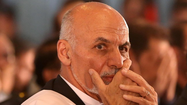 Dua kandidat presiden sepakat untuk berbagi kekuasaan demi menghindari pertikaian antara pendukung kedua kubu di Afghanistan.