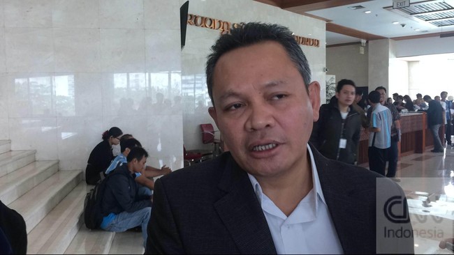 Pemerintah diminta tidak perlu mengatur persoalan zakat penghasilan aparatur sipil negara atau pegawai negeri sipil Muslim.