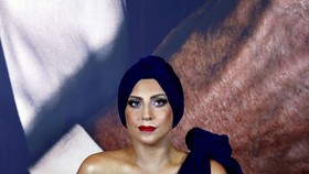 Jelang Oscar, Lady Gaga Demam Panggung