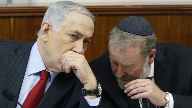 Perhatian Yordania tengah terbelah. Di satu sisi,Yordania mendukung kedaulatan Palestina. Di sisi lain, Yordania juga butuh bantuan keuangan dan militer Israel.