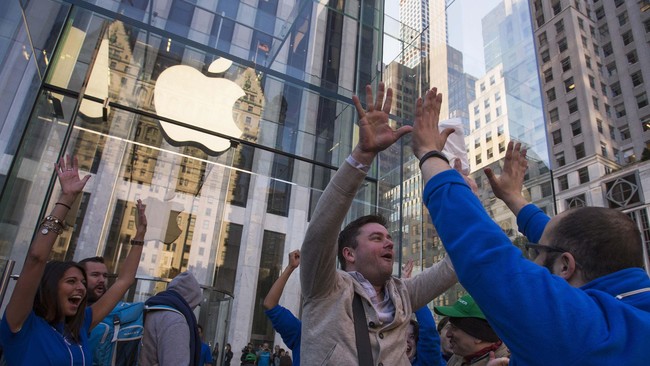 Biasanya, Apple hanya memasarkan dua ponsel setiap tahunnya. Khusus di 2015 kabarnya akan ada tiga iPhone yang dikeluarkan.