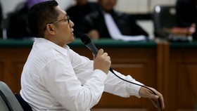 Hasyim Muzadi Besuk Anas Urbaningrum di Rutan KPK