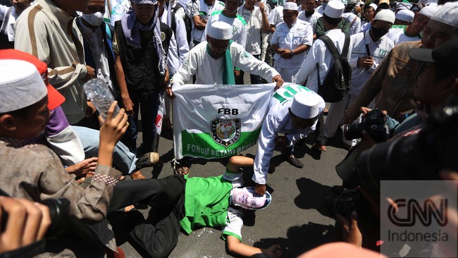 Kementerian Dalam Negeri mengaku hanya satu ormas tingkat nasional yang dinilai paling bermasalah, yaitu Front Pembela Islam. Pernah disanksi oleh kementerian.